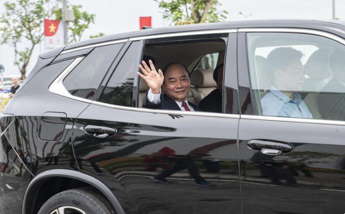 特朗普从小做生意传奇一生,穷小子当上亿万富豪