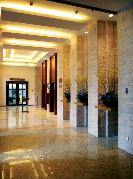 三亚希尔顿酒店多少钱一晚,三亚六月适合旅游度假吗