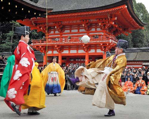 淄博蹴鞠万人主场,蹴鞠场边万人看