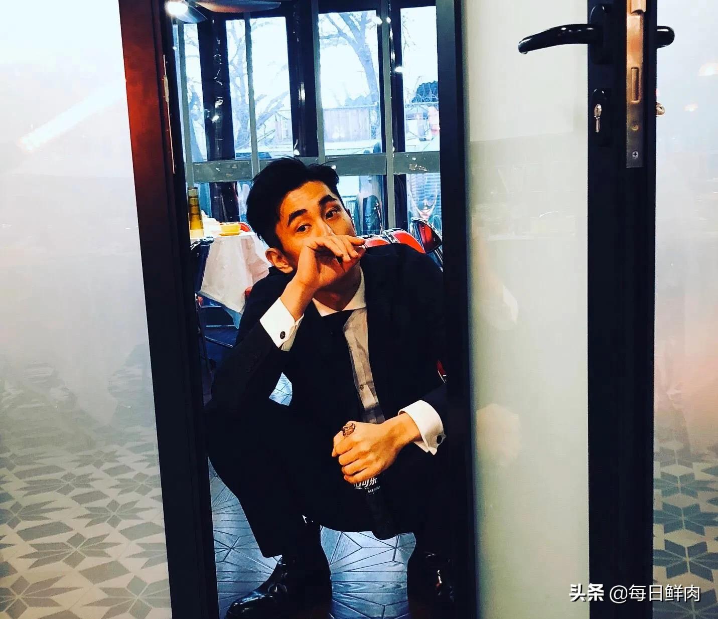 帅气知名健身教练,星健身教练