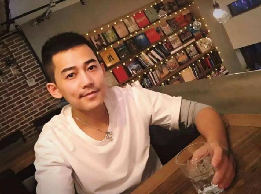 苏醒是摇滚歌手吗,苏醒早期唱歌