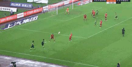 中超神剧情！国安第99分钟被耻辱绝平，替补席全体战立不敢相信