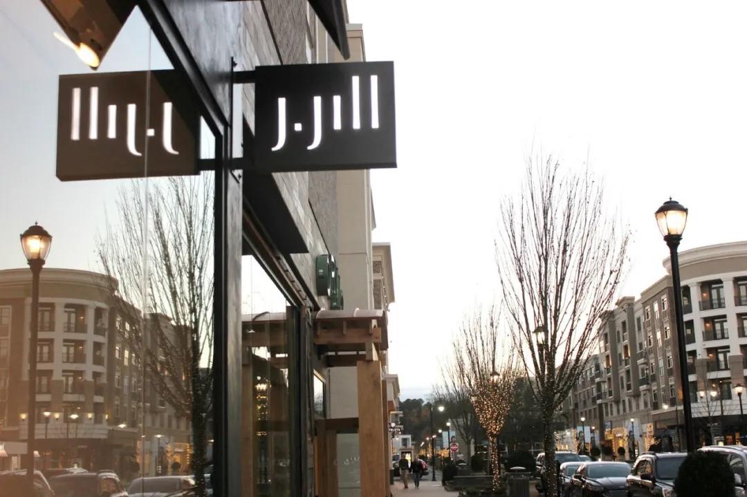 爱马仕北京SKP店被指配货不给包遭消费者抗议；斯沃琪扭亏为盈