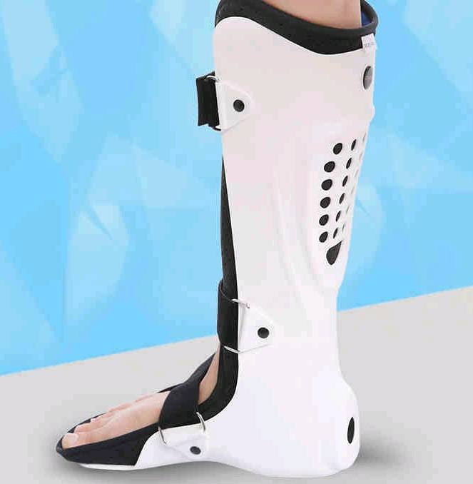 崴脚了韧带损伤需要康复还是静养,崴脚伤到筋后做什么动作康复