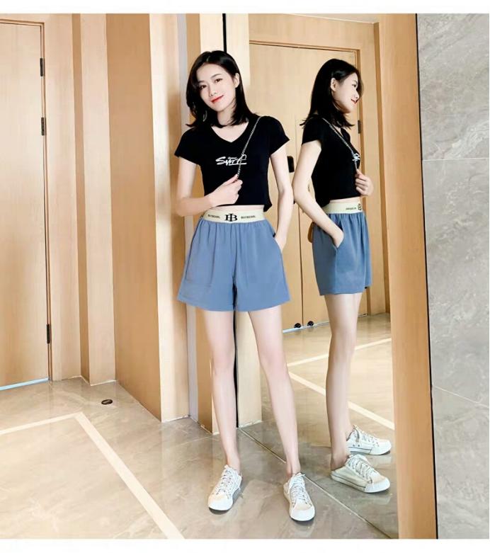 夏天的牛仔短裤照样能清爽又时髦,牛仔短裤的装扮夏天穿上舒适显瘦