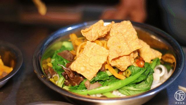 又香又臭的螺蛳粉太美味了,又臭又香螺蛳粉真的很好吃