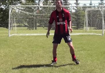 停球高空球,地滚球低平球高空球