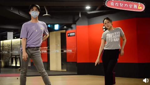 伊能静的儿子穿女装上热搜,伊能静回应儿子女装照争议