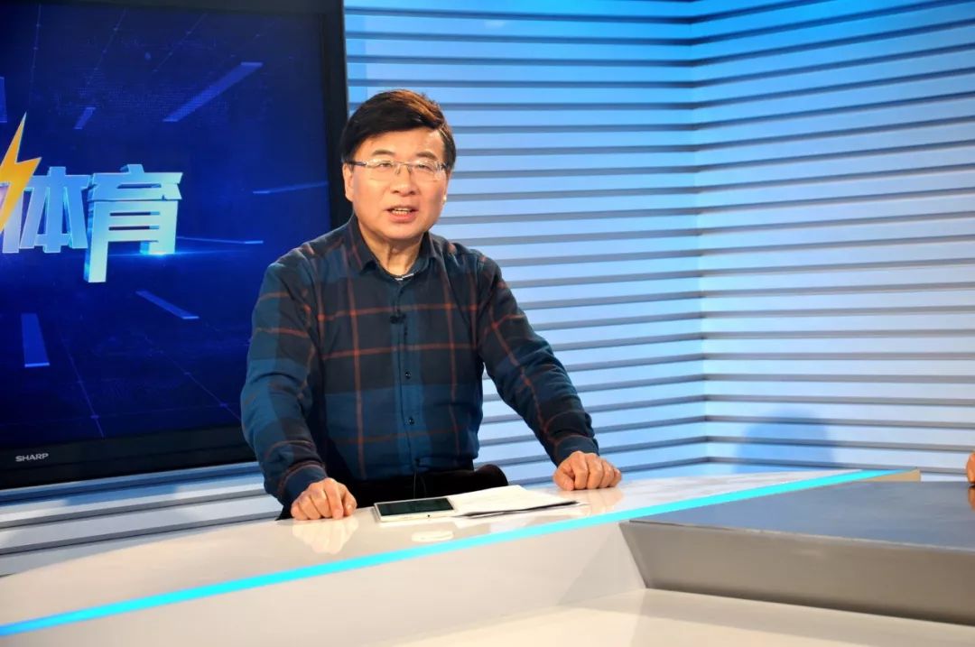 62岁央视名嘴当实习生，韩乔生称要进军二次元，口误语录曾出书