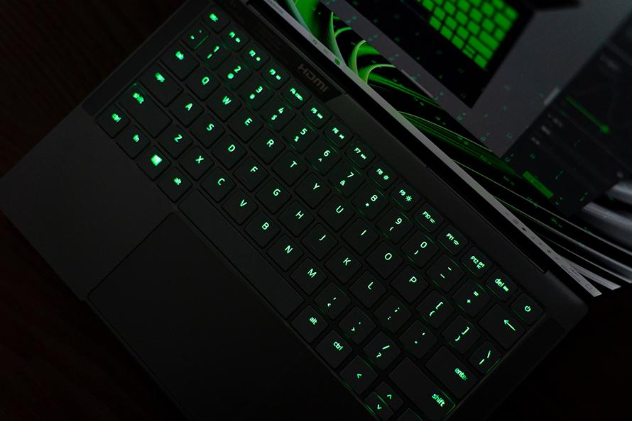 雷蛇razerbook13粉晶版评测,razerbook