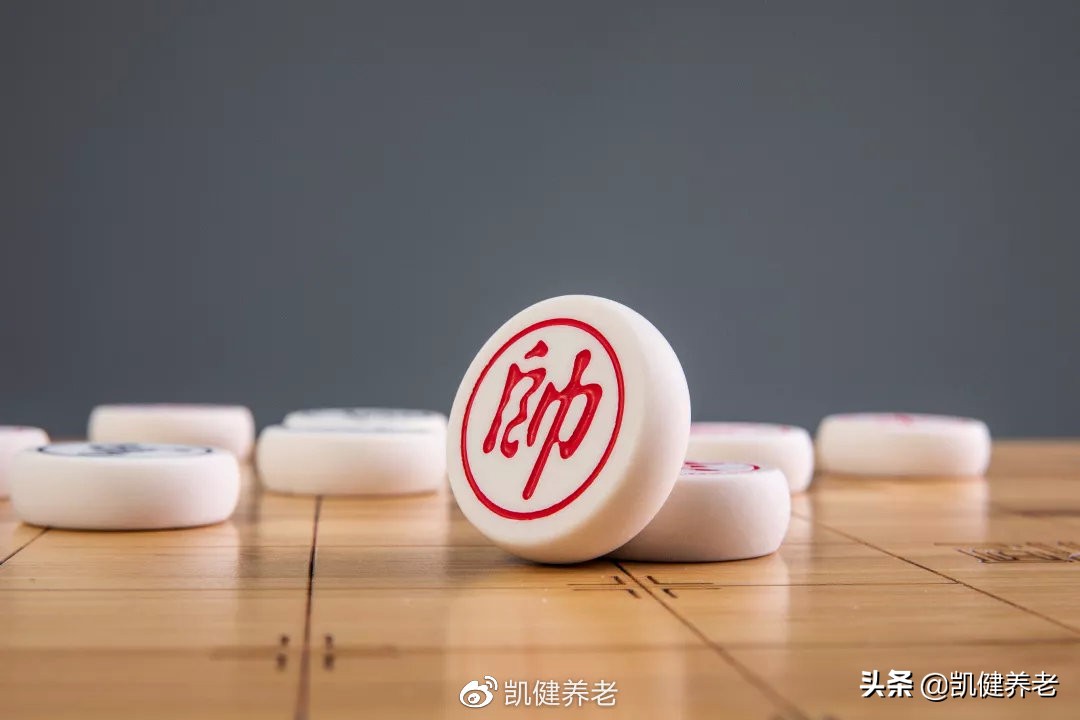 莫道桑榆晚为霞尚满天哪一年写的,莫道桑榆晚为霞尚满天是什么意思