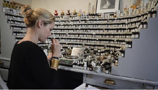 香奈儿香水五号香精官网价,什么牌子的茉莉花食用香精好