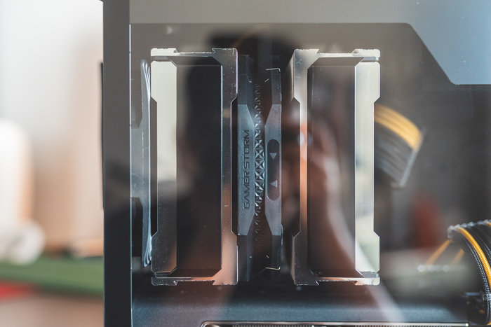 itx顶级主机配置,能提着走的机箱