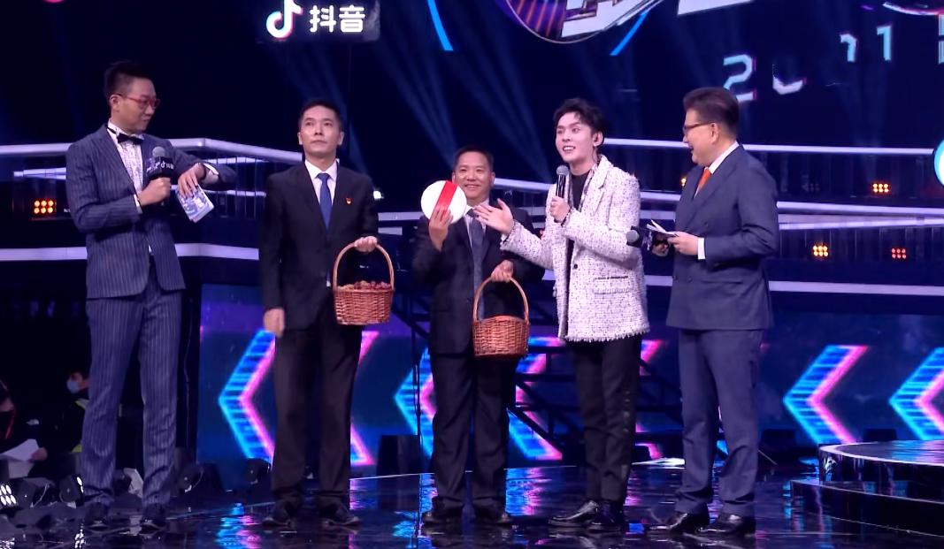 上海电视台主持人风波事件,上海台主持人失言惹争议