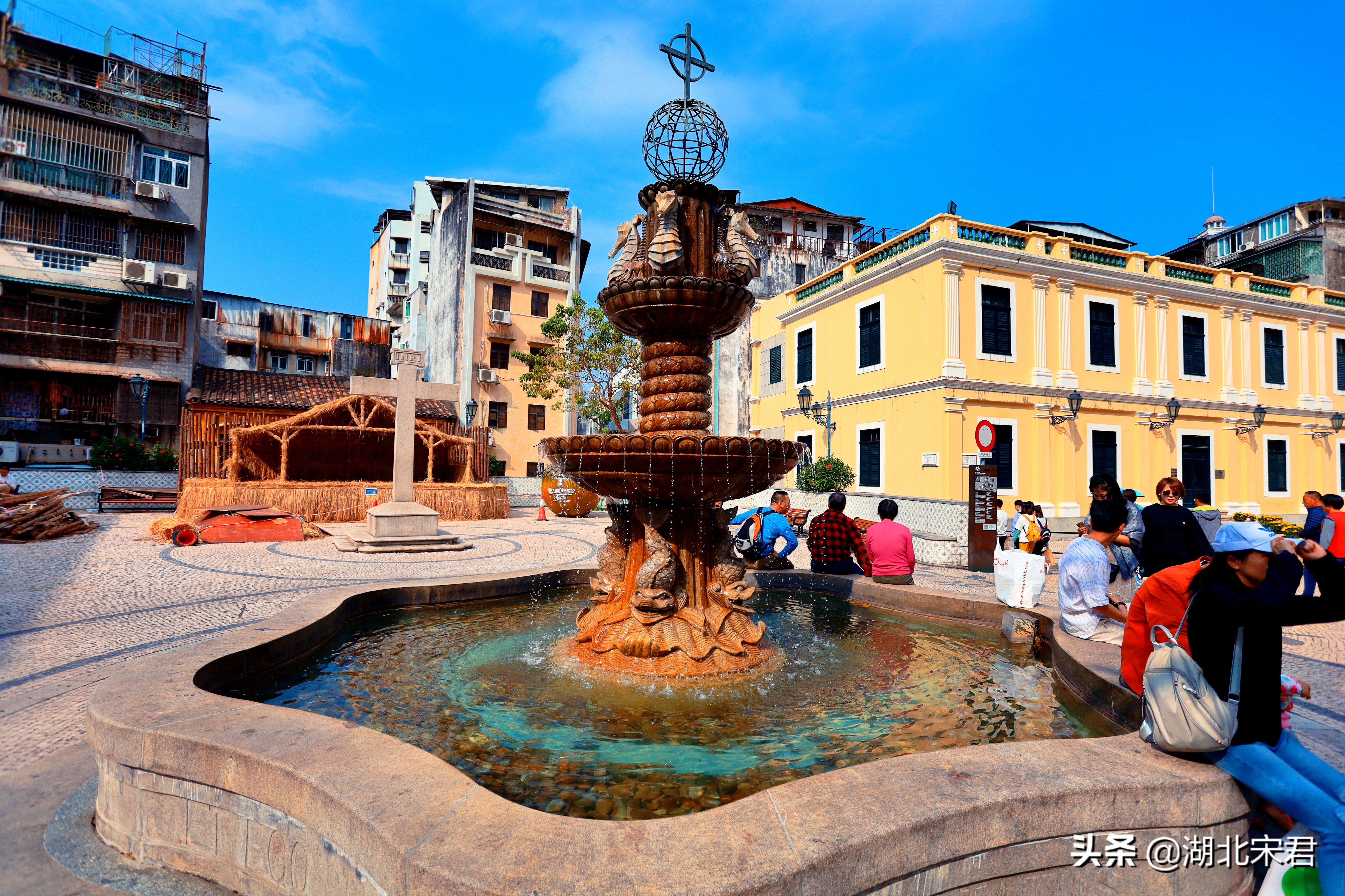 澳门街上也不见得多商业化但是就是喜欢在窄窄的街上走