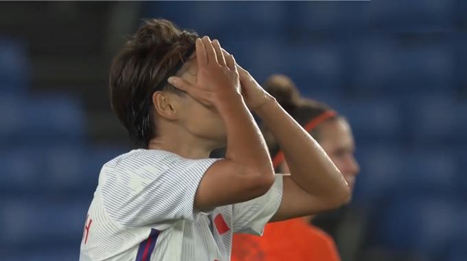 王霜受伤离场视频,王霜受伤训练视频