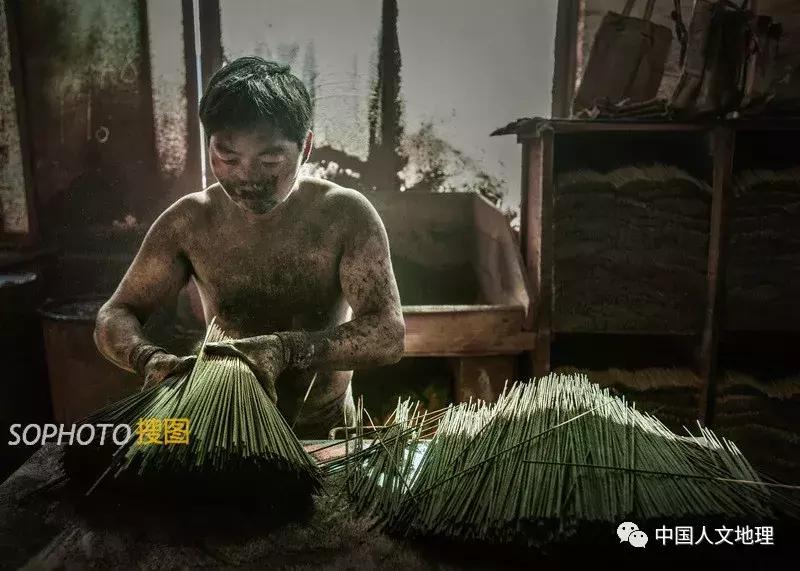 祖祖辈辈传下来的制香手艺,老百姓手工制香