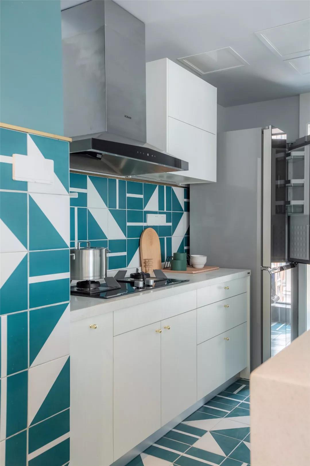 越来越多人不铺地板不铺砖，学她家走一圈水磨石照样很高级，晒晒