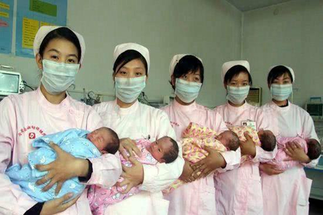 爸姓周给小孩取什么名字,父亲姓杨给五胞胎女儿起名