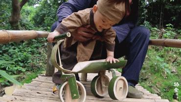 【设计篇】61岁中国大爷火爆外媒！“玩”木头让上亿老外看傻眼！