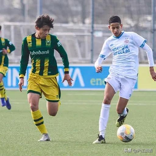 中国足球小将惊艳日本,18岁中国的足球小帅哥