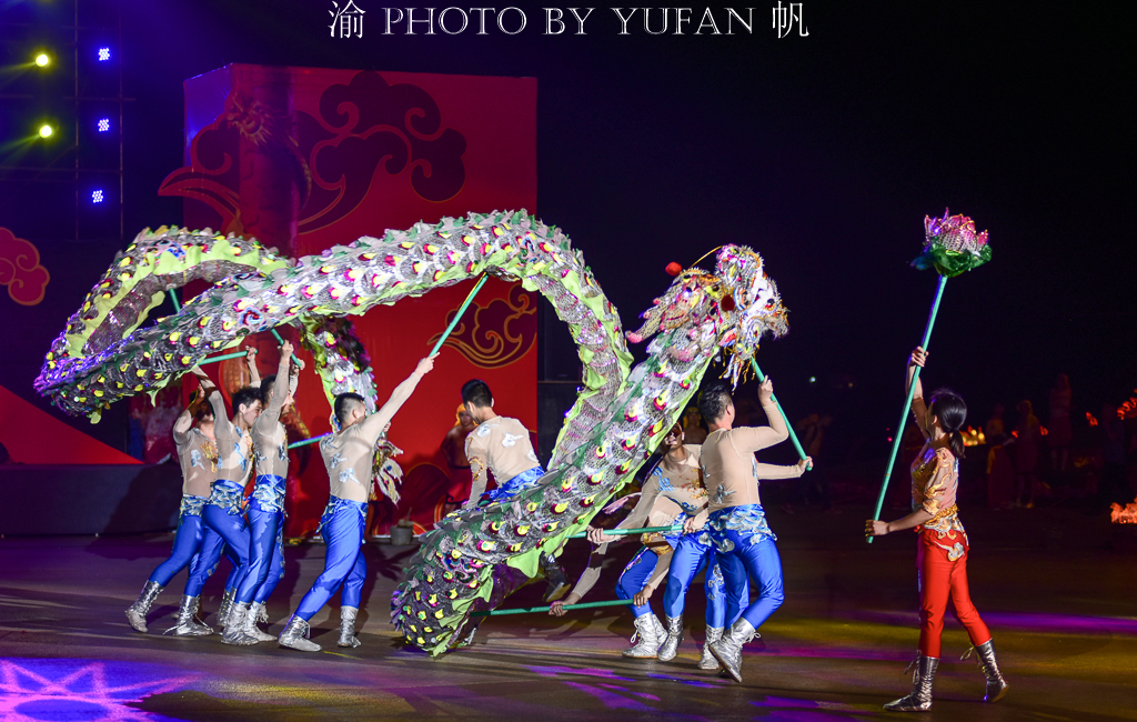 为国争光的铜梁竞技龙：蛟龙出水翻江倒海，龙翔九天扶摇腾飞