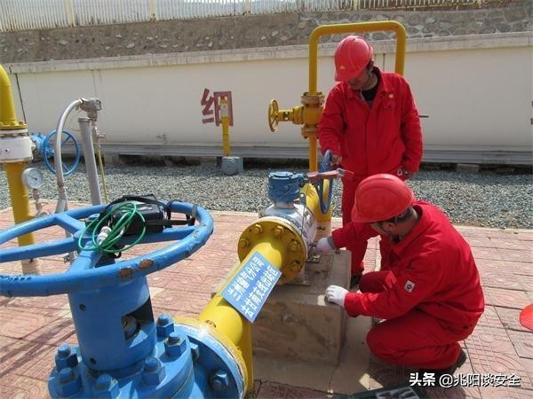 液氨槽罐车泄漏应急处理,发生液氨泄漏如何自救