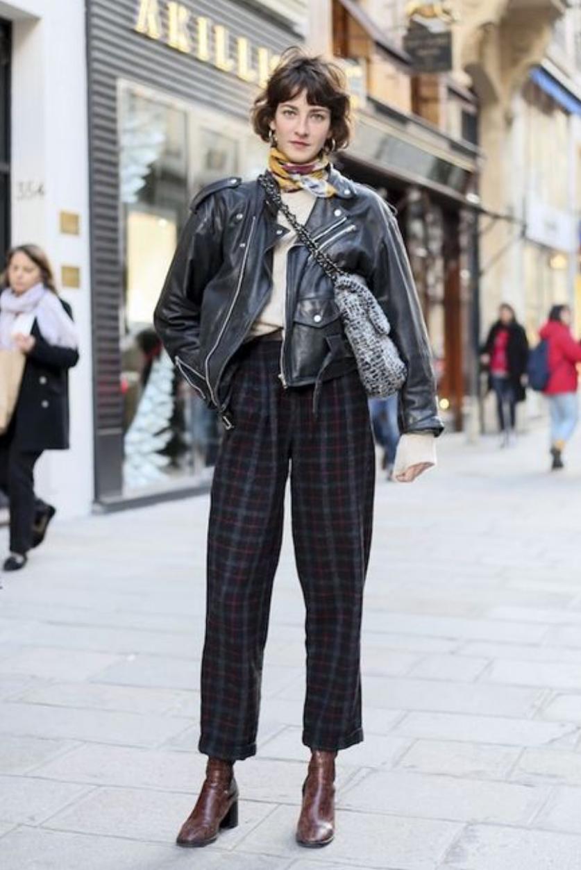 冬季显瘦裤子配靴子,现在还流行打底裤配靴子吗