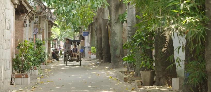 五十岁穷苦老汉24年前收养女弃婴,穷困老汉蹬三轮养了十二年的弃婴