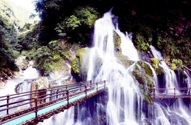 四川比较天然的温泉叫什么,天然温泉四川有哪些