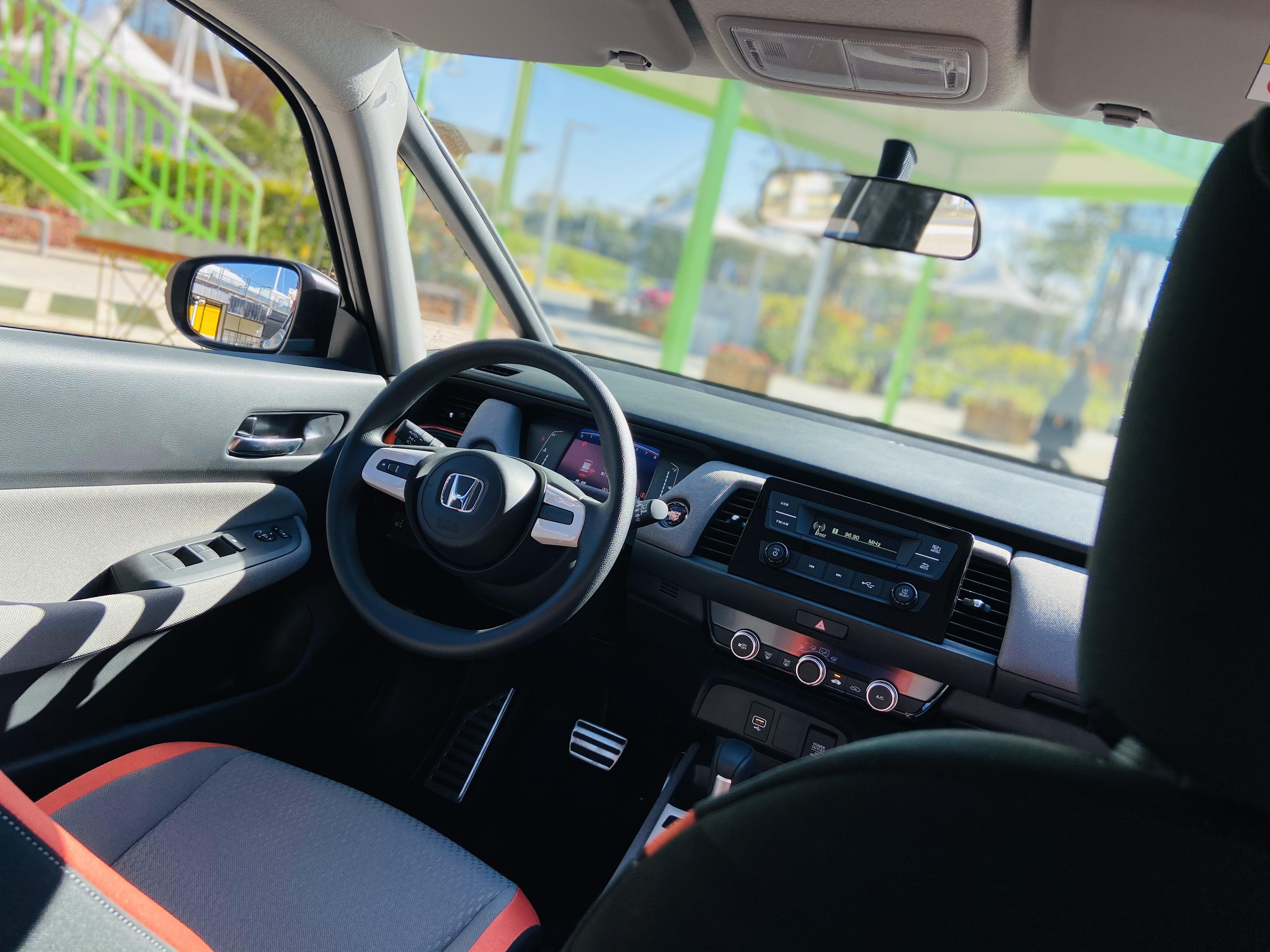 东风本田life2023款顶配试驾,东风本田lifecross灵趣版蓝色