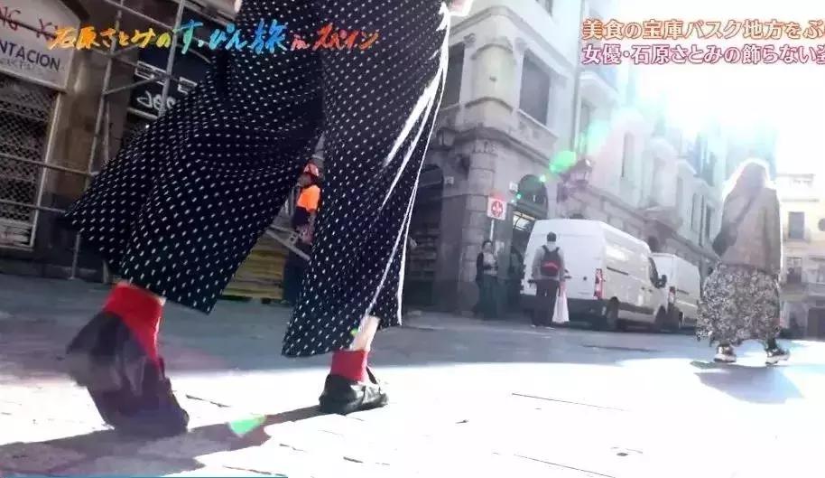 气质冬款裙子穿搭高级感,少女感十足的温柔风穿搭绿色毛衣