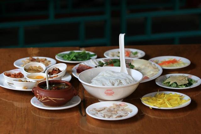 第一次吃云南蒙自过桥米线,云南蒙自过桥米线