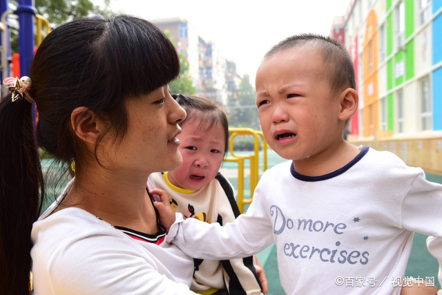 小孩刚上幼儿园晚上睡觉哭怎么办,小孩上幼儿园不肯去老是哭怎么办