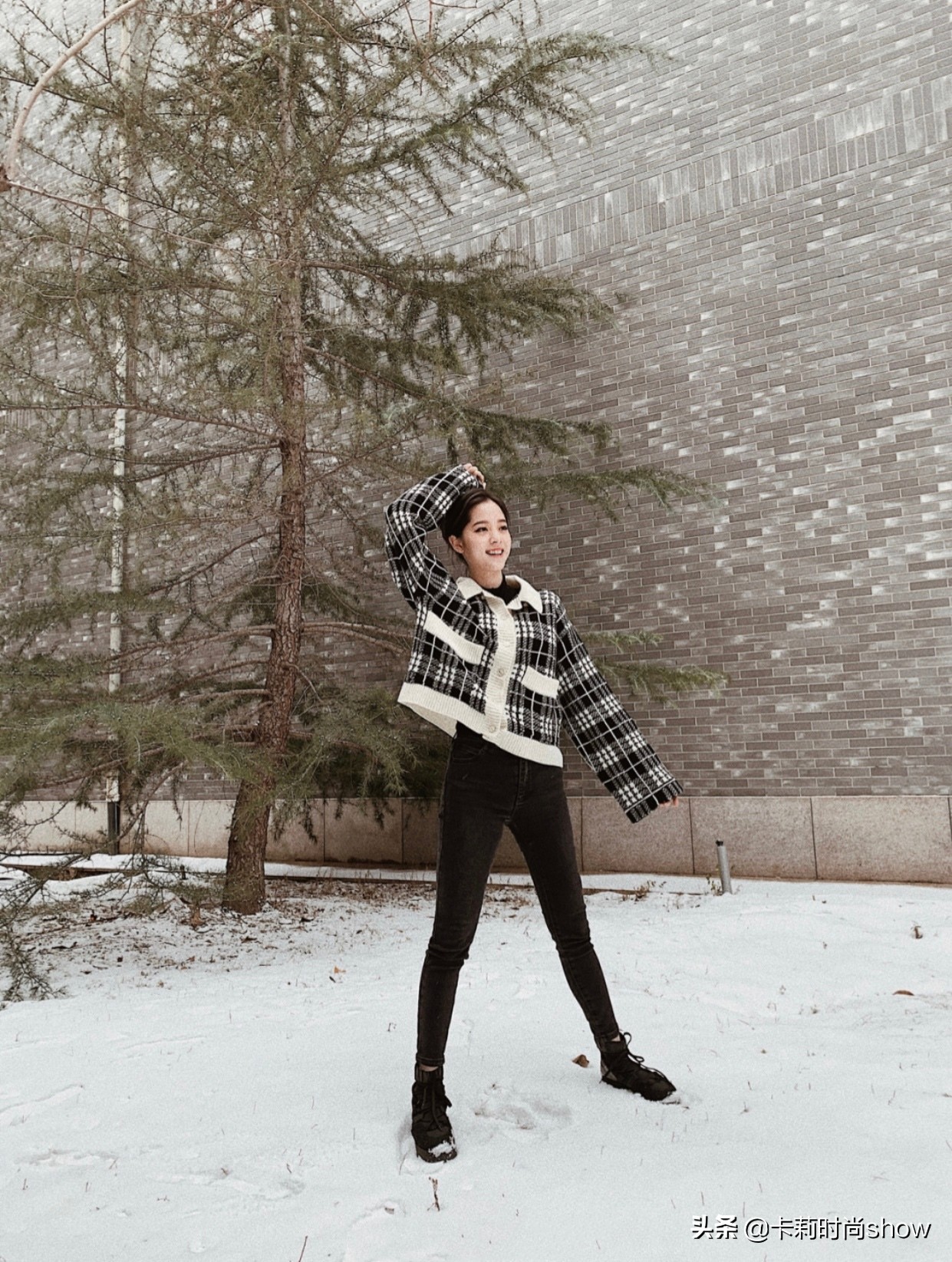 瘦下来的吴昕图片,吴昕黑色上衣配阔腿裤