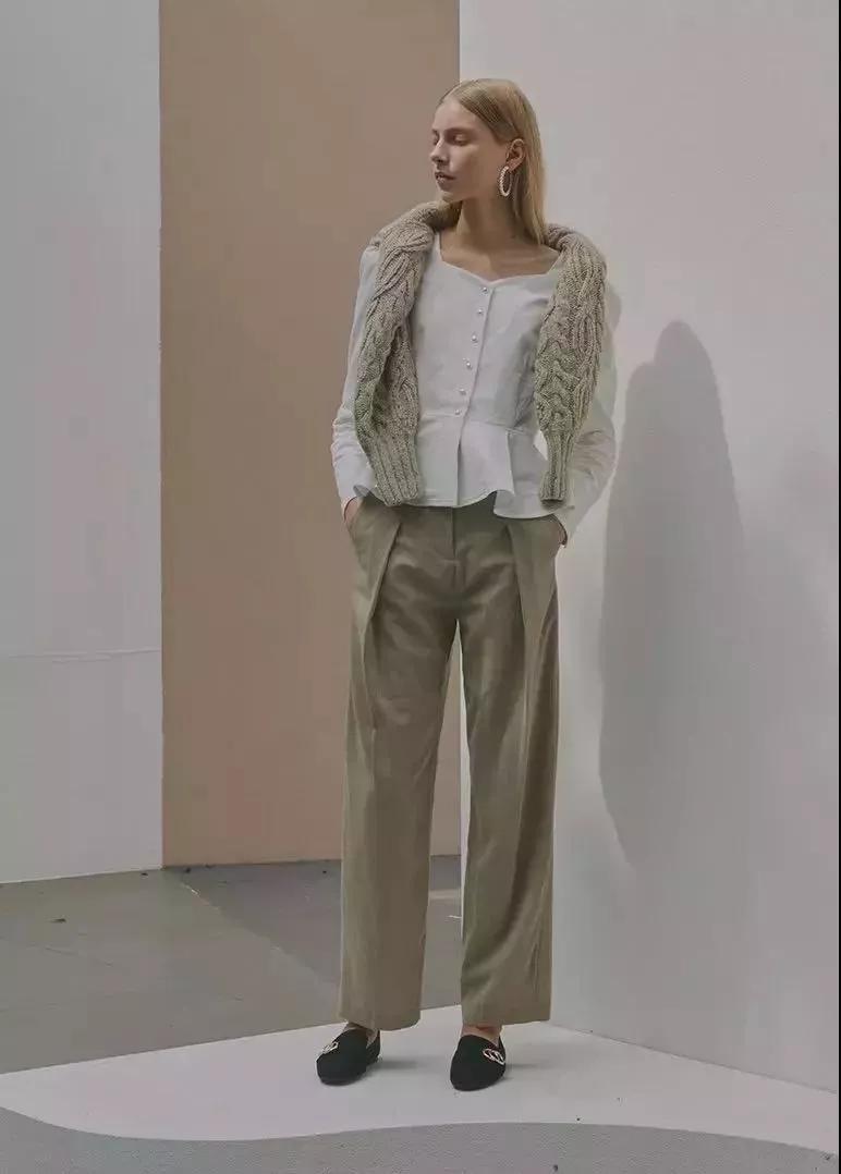 孔孝真同款衬衫豹纹绿色,孔孝真穿搭都是什么品牌