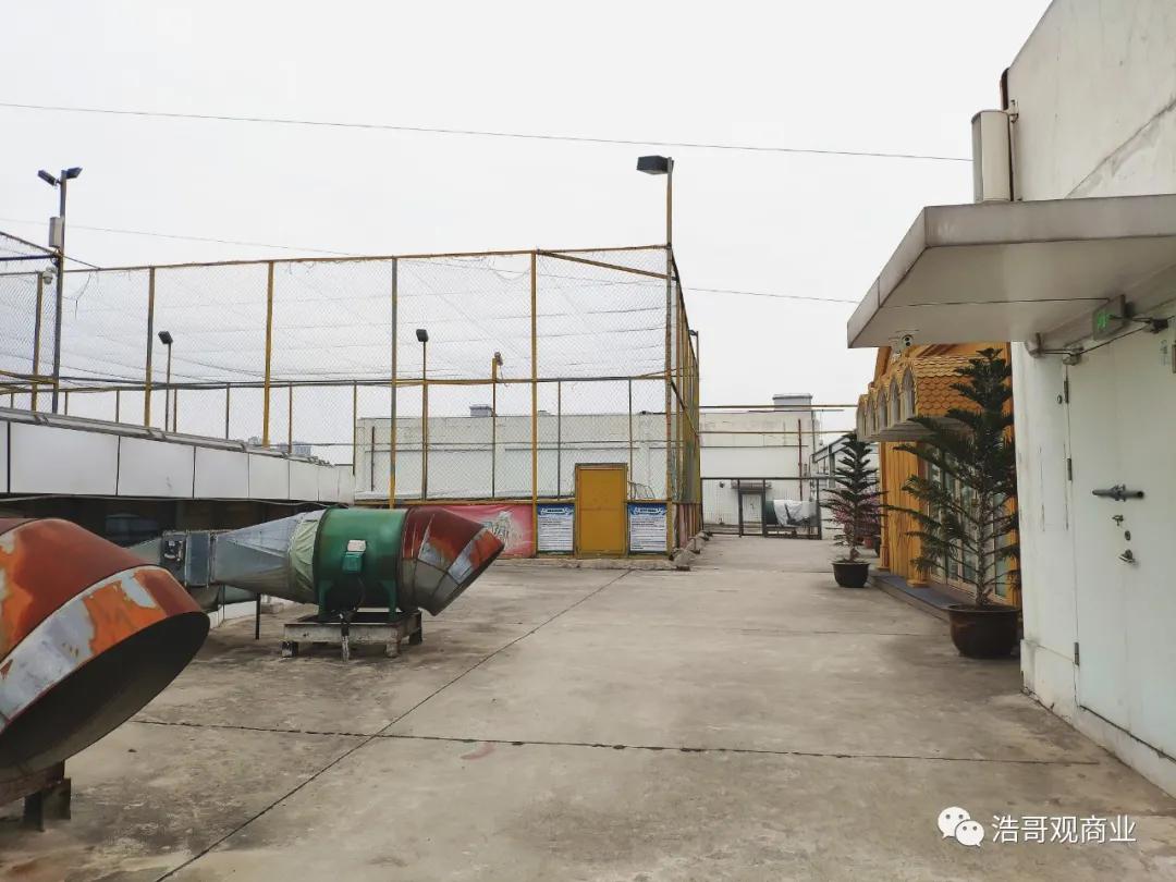 武汉在建专业足球场,武汉屋顶球场