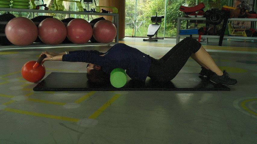 健身怎么把肩练平,健身时耸肩挺肚子怎么办