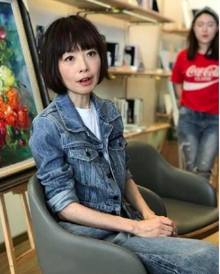 李小璐贾乃亮杨幂合影,李小璐和杨幂对比图片