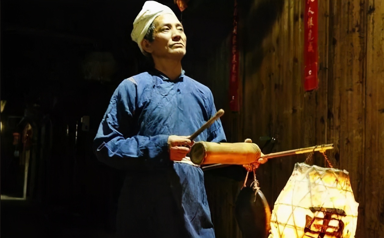 古代打更人是不是每个时辰都会打,古代打更的人什么时候打更