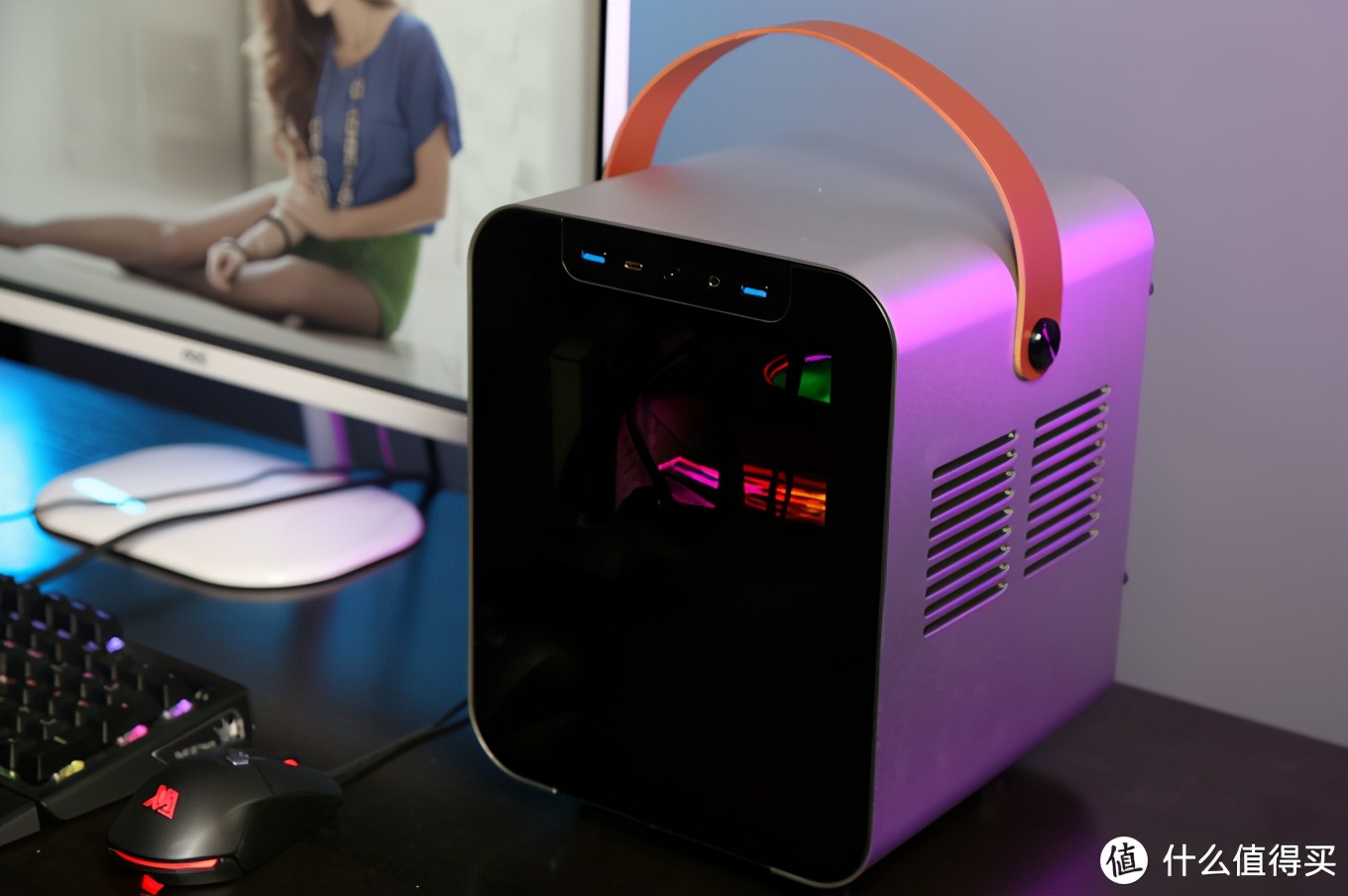 一台可以玩大型游戏的主机,可以拎起来的电脑主机