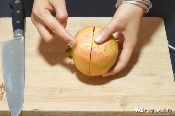 自己剥石榴和别人剥石榴,剥石榴怎么剥得快又干净