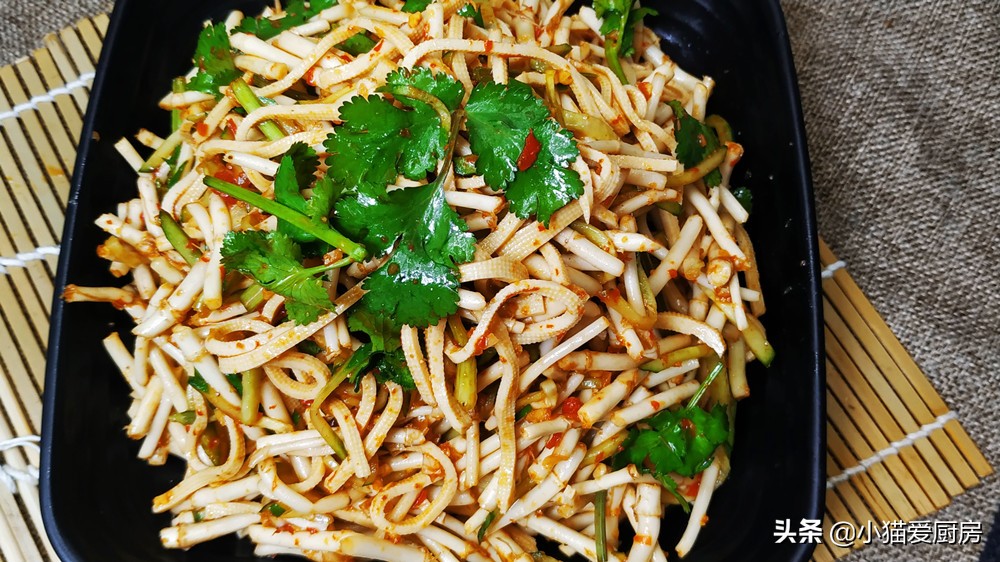 凉拌折耳根，我家经常吃的一道家常菜，美味好吃，下饭解腻