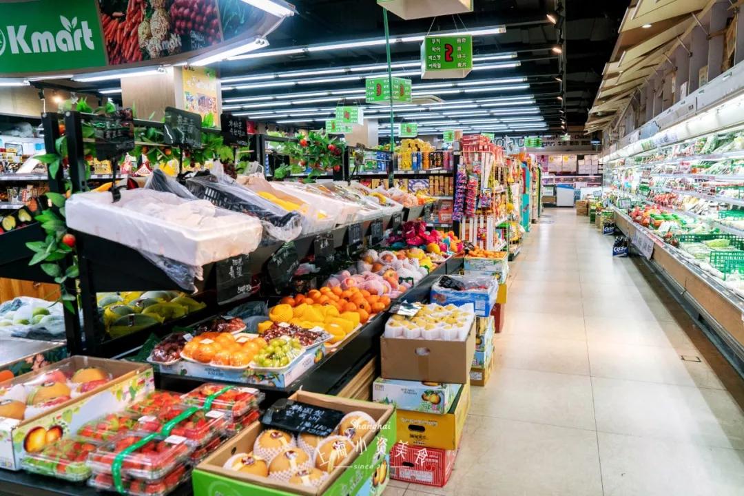 过年去超市囤货,过年没来得及买年货