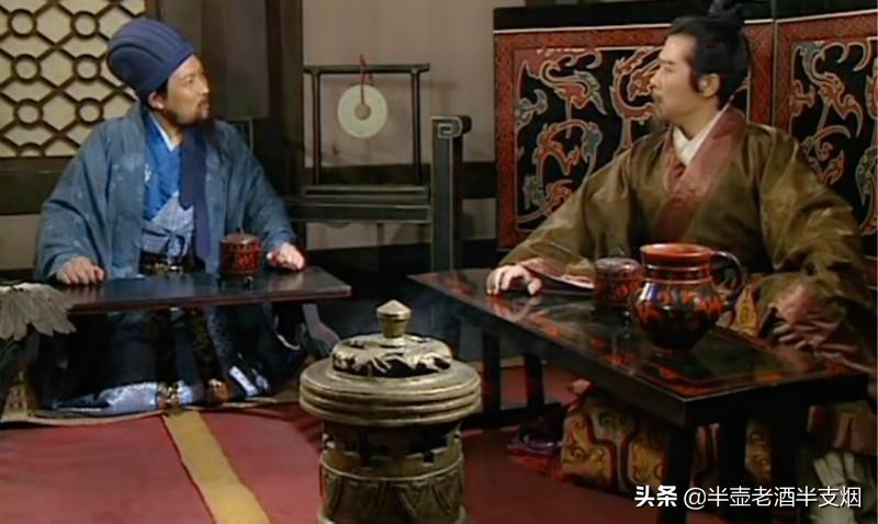 诸葛亮跟刘备谈论关羽,刘备和诸葛亮会怎么对待关羽