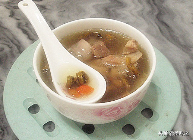 石斛煲什么汤好喝,适合春夏季节的石斛汤