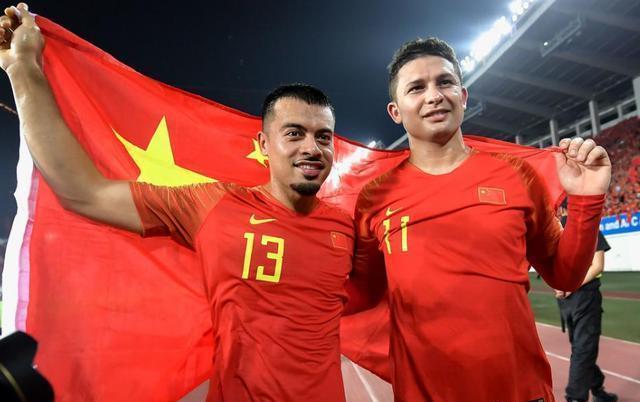 为什么中国足球总踢不好？只知道埋头自嗨，却忘掉了抬头追赶对手