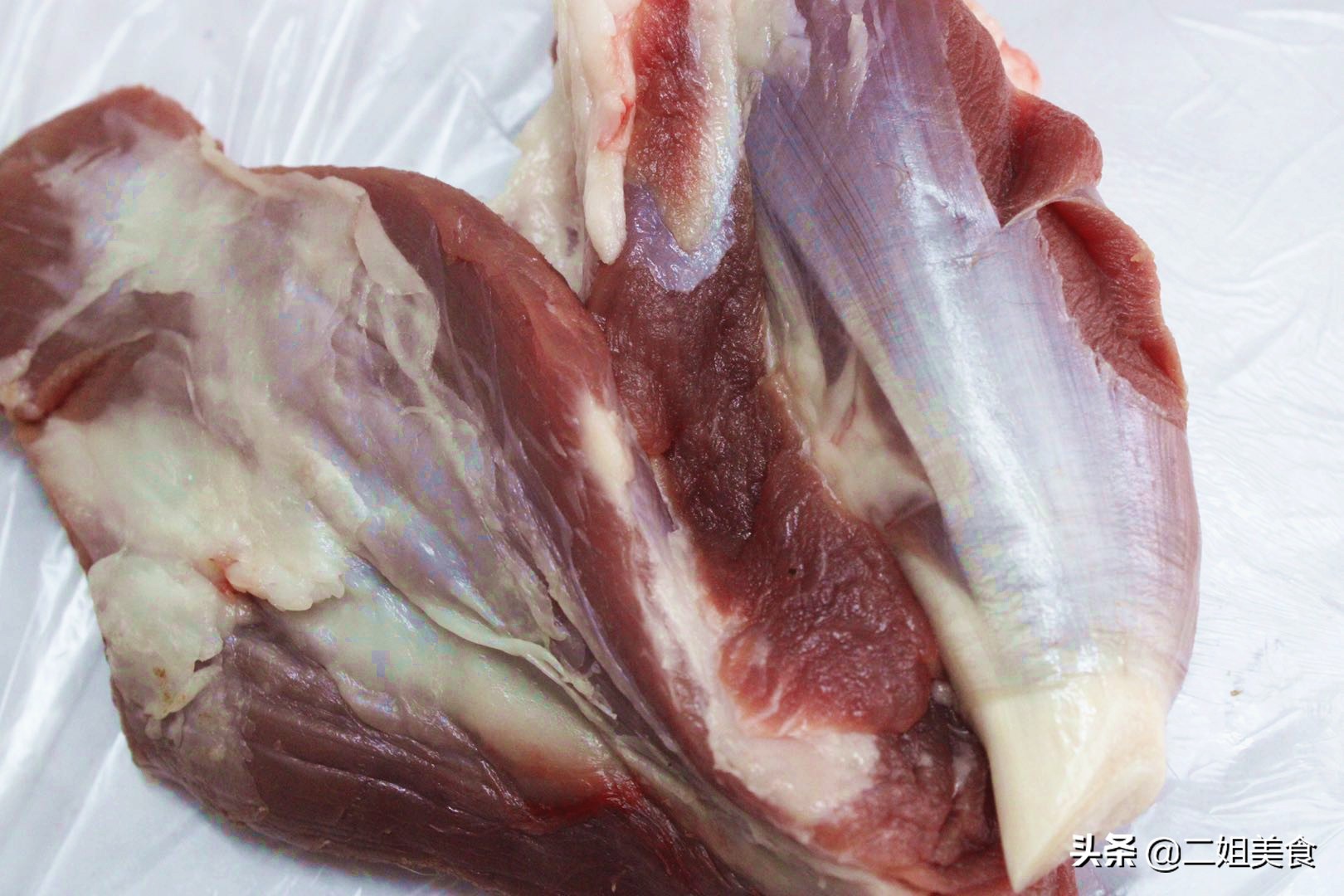 羊肉绵羊膻味大还是山羊膻味大,绵羊山羊的区别哪个膻味大