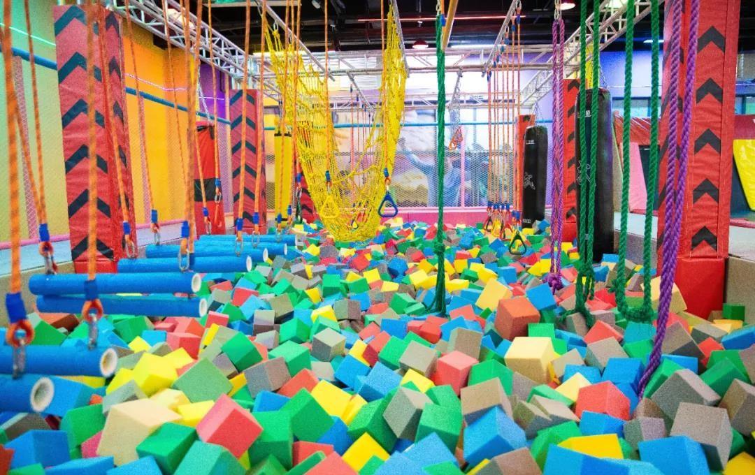 人气乐园游乐场亲子游玩,冬天游乐场室内游玩推荐