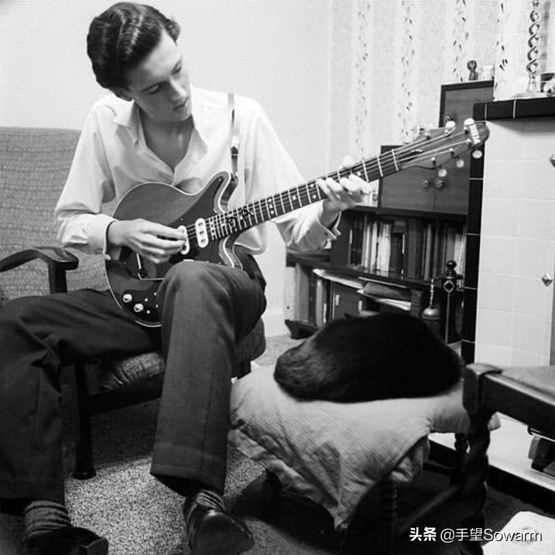 他是皇后乐队吉他手，同时还是英国天体物理学博士